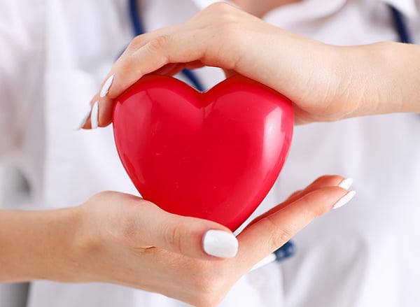 doctor_holding_heart